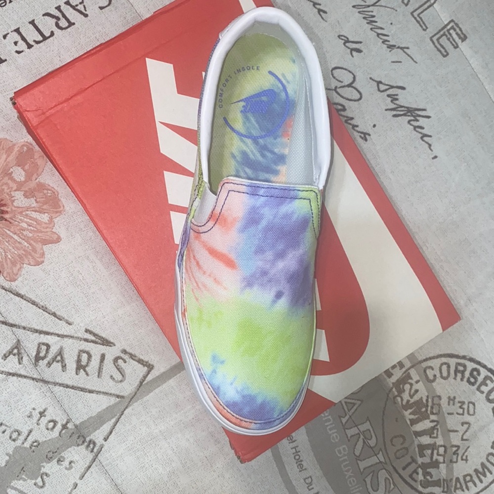 Women’s Nike court legacy slip ons